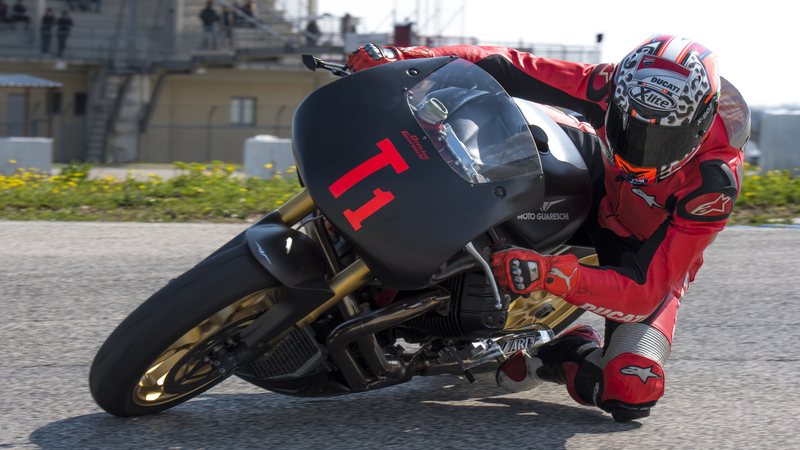 Le Moto Guzzi diventano da pista con Guareschi