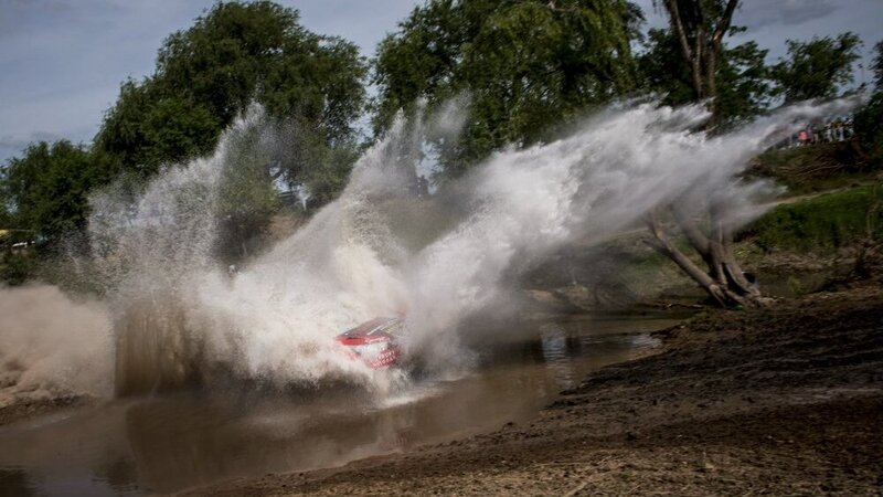 Dakar 2016. Live seconda tappa: vincono Loeb (auto) e Price (moto)