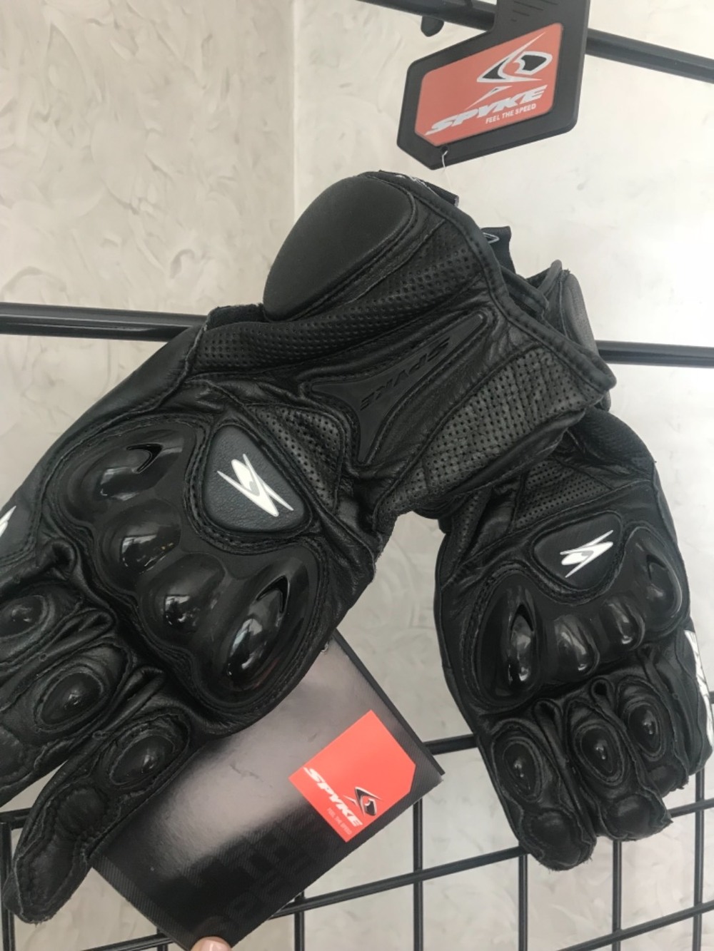 Guanti Spyke