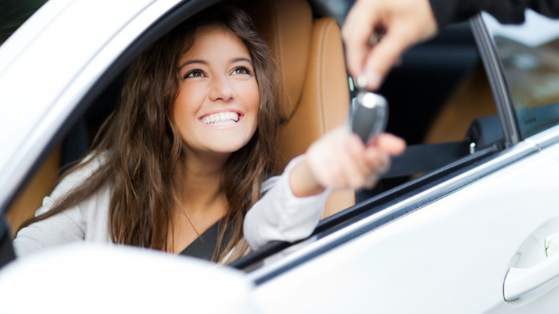 Auto, le donne preferiscono i SUV