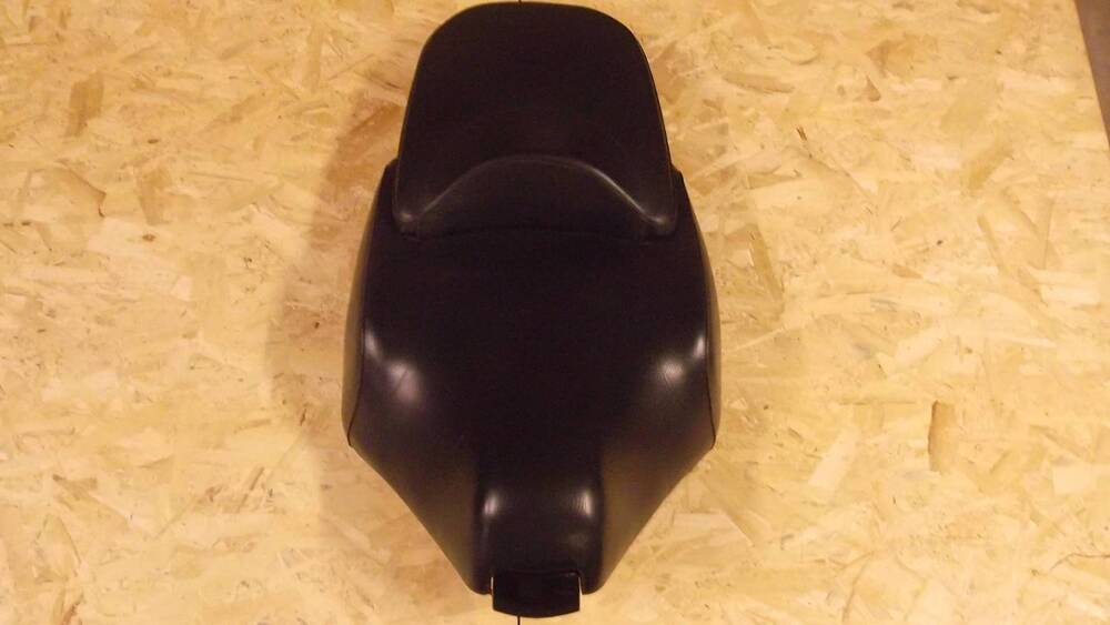 SELLA Aprilia SCARABEO (2)