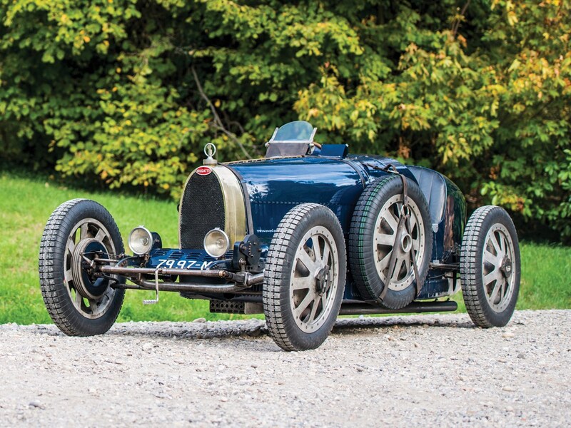 Una Bugatti Type 35 da collezione, vettura sorella di quella che vinse il primo GP cittadino a Roma, arrivata ai giorni nostri