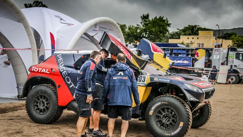 Dakar 2016. L&rsquo;1-2 Peugeot al cuore della Dakar e lo strano sogno di Nasser