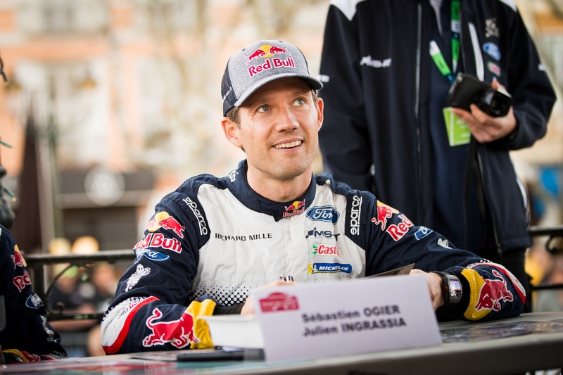 Sebastien Ogier durante di una sessione di autografi