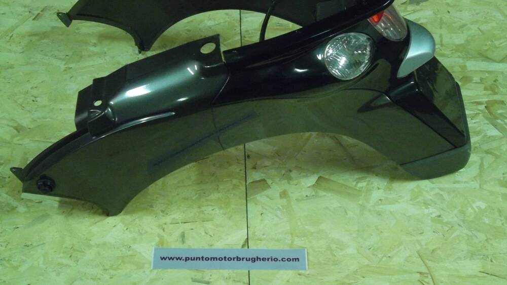 CARENA POSTERIORE Aprilia SCARABEO 500 (2)