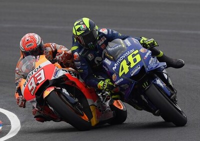 MotoGP 2018. Crutchlow vince il GP. Rossi speronato da Marquez