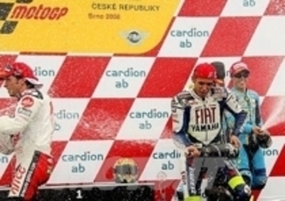 Rossi vince e allunga