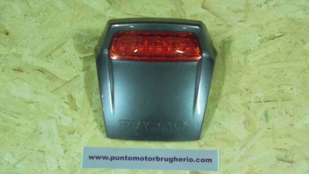 CARENA E FANALE POST Piaggio X9 (2)