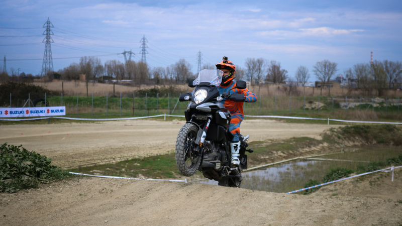 Suzuki V-Strom Academy: maxienduro offroad per tutti!