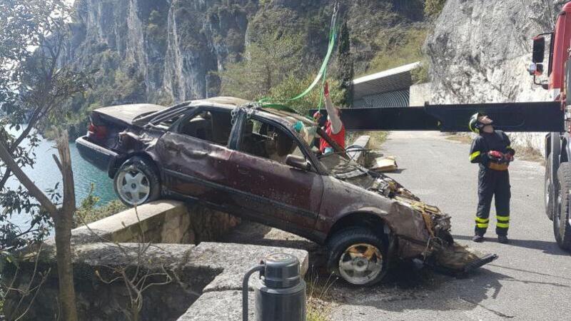 Audi 100 riemerge dal Garda dopo 20 anni 