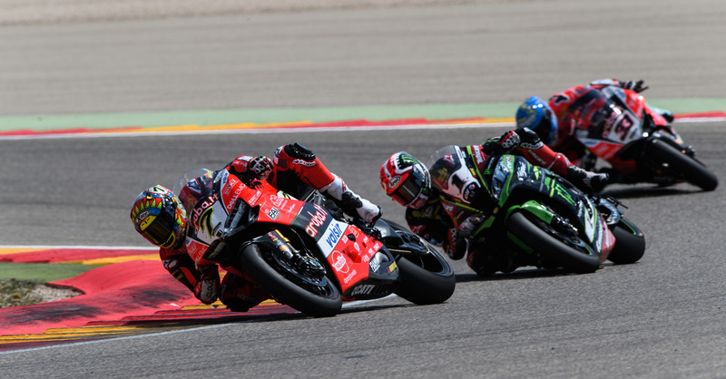 SBK 2018. Davies vince Gara-2 al Motorland Arag&oacute;n