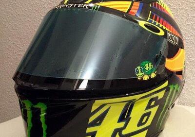 Casco autografato di Valentino Rossi, in beneficenza a 10mila €