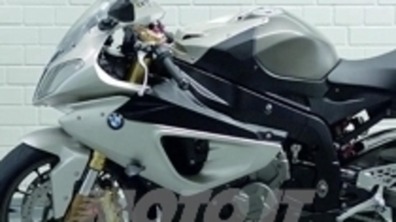 BMW S1000RR. Ecco la versione stradale!