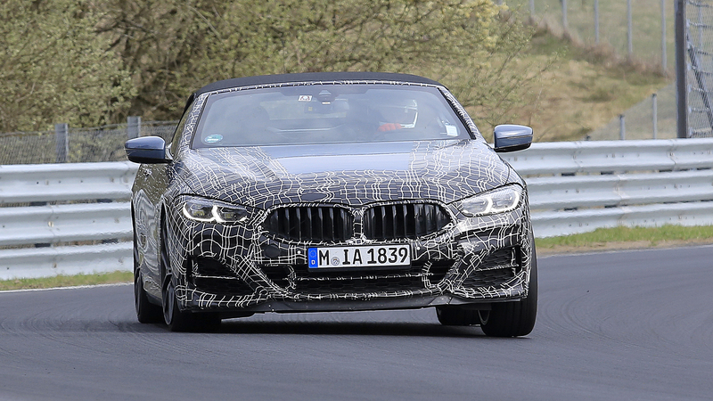 BMW M8 coup&eacute; e cabrio, le foto spia