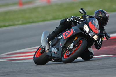 Aprilia RSV4RR: meno spesa, tanta resa