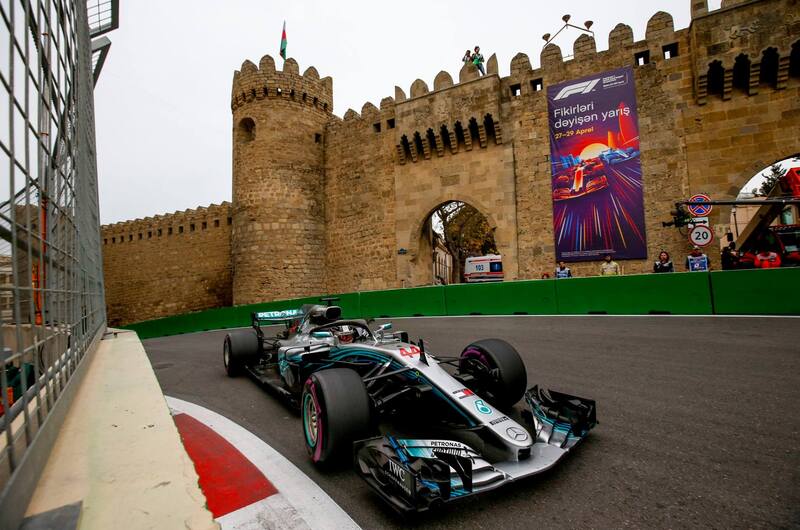 F1, GP Baku 2018: Hamilton vince la lotteria degli ultimi cinque giri