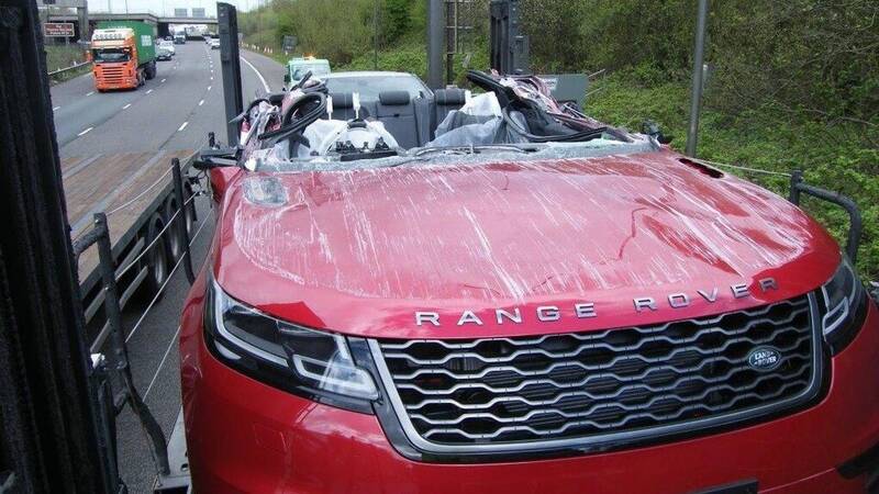 Range Rover Velar cabrio. Quasi. Ecco il risultato dopo un incidente