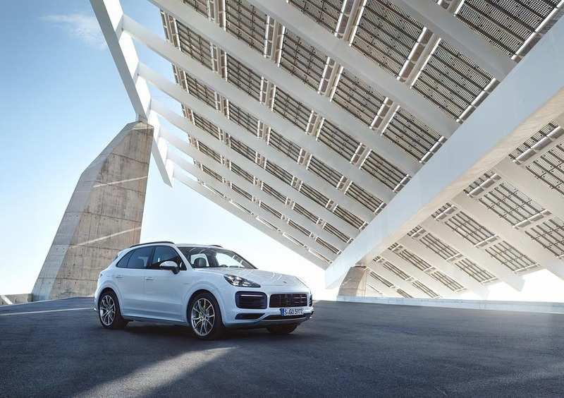 Arriva l&#039;ibrido anche sulla nuova Porsche Cayenne