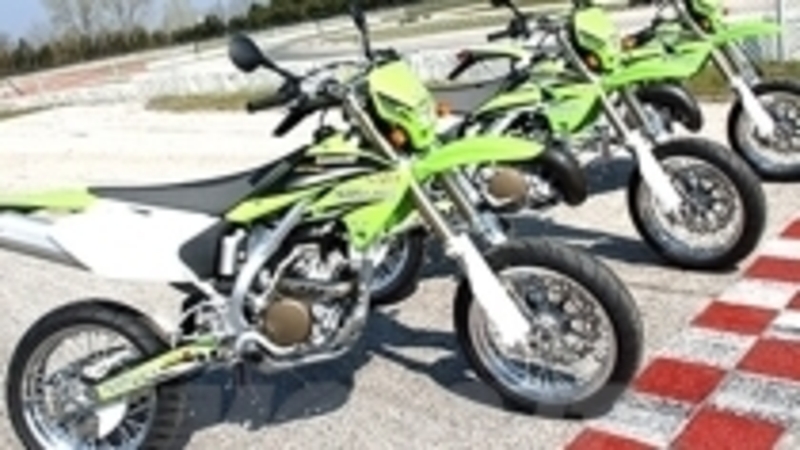 Presentate le nuove KL Kawasaki da Supermotard