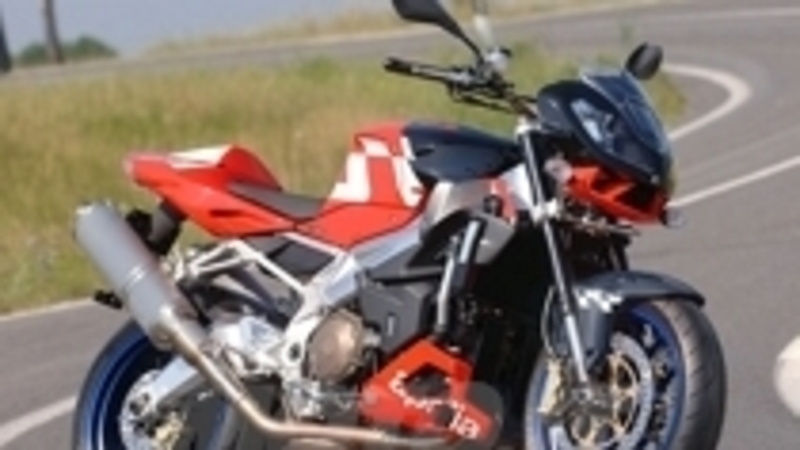 Nuova Tuono 1000 R, la foto ufficiale della hypernaked da 133 CV della casa di Noale