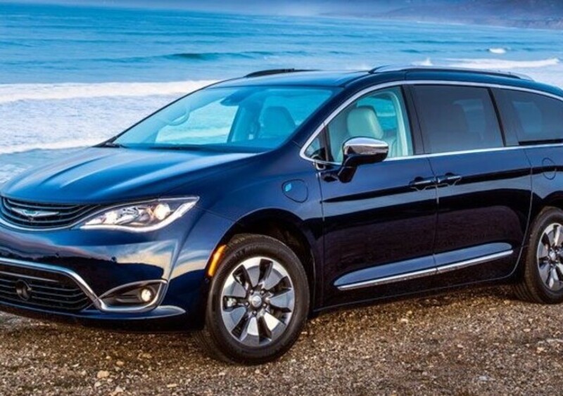 Chrysler Pacifica, la ibrida di FCA arriva in Italia