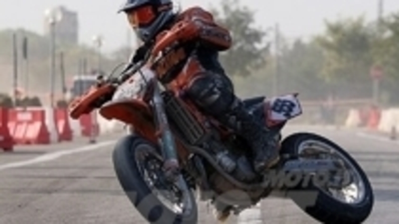 Domenica di sport e spettacolo a Modena con il Trofeo KTM Supermoto