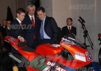 Ducati sale al Quirinale. Stoner incontra Napolitano