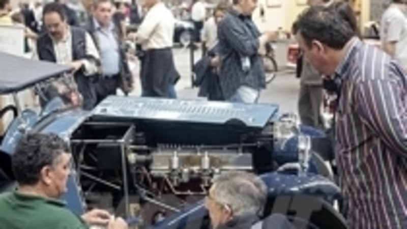 FUORISERIE, le auto e le moto d&#039;epoca sfilano a Roma il 12 e 13 aprile. Le migliori occasioni dei pr