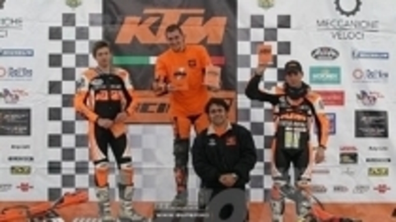 KTM completa il poker dei suoi monomarca con il Trofeo Supermoto, che ha preso il via con la prova d