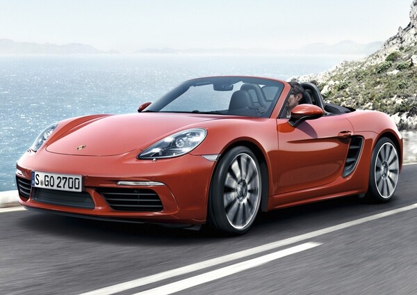 Porsche Boxster 718, ecco il restyling con il nuovo quattro cilindri boxer