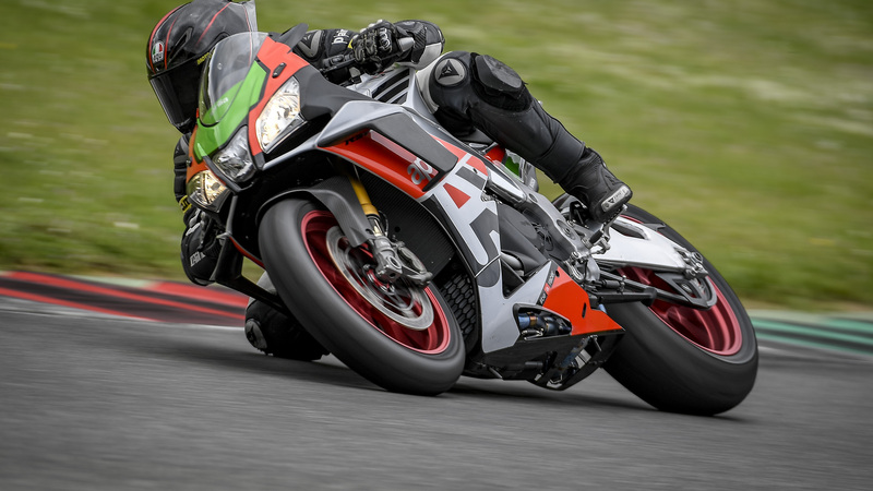 Aprilia RSV4 FW. Volo radente