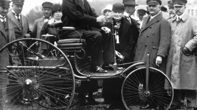 29 gennaio 2016: l&#039;automobile compie 130 anni