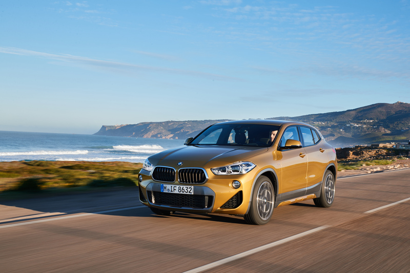 La BMW X2 in movimento