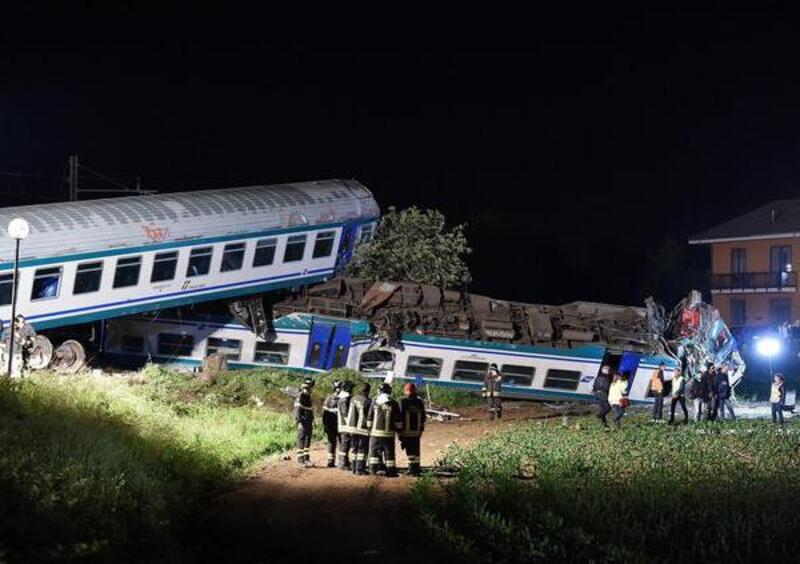 Treno contro Tir nel Torinese: due morti e 23 feriti