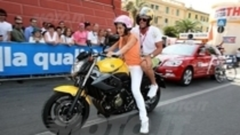 Maddalena Corvaglia e la XJ6 al Giro d&#039;Italia