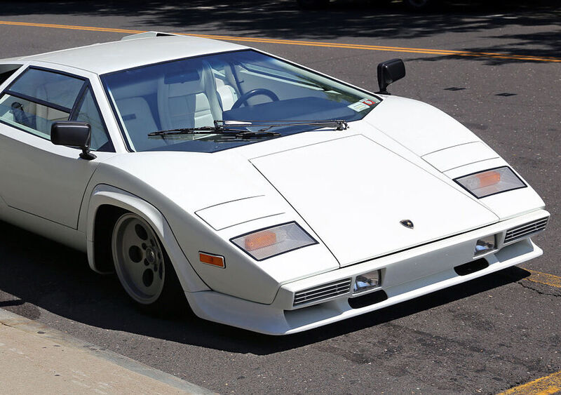 Lamborghini Countach LP400S, l&#039;icona compie 40 anni