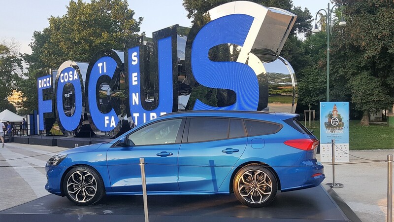 Milano, Piazza del Cannone: a RadioCity anche la Ford Focus Letters Experience 