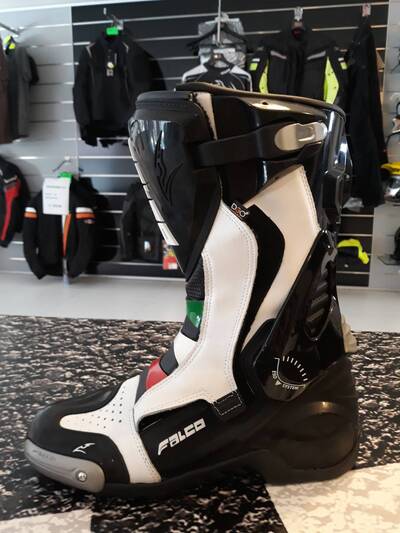 stivale falco