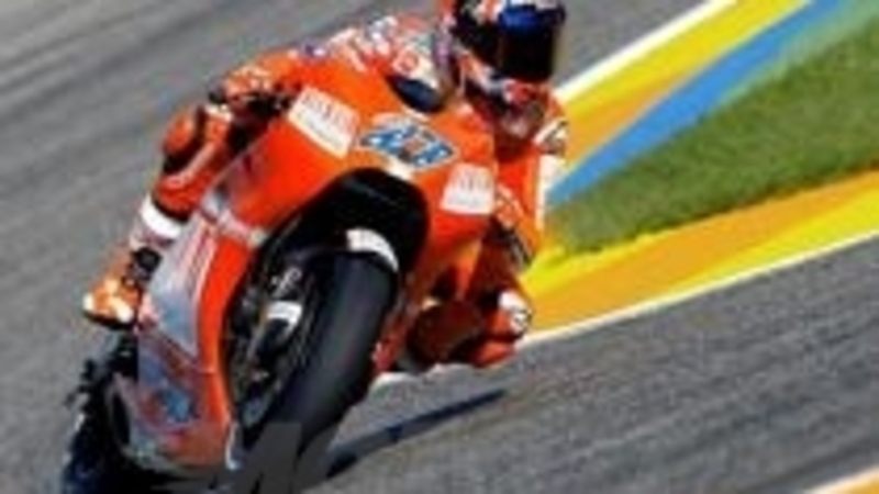 Pole imperiale per Stoner a Valencia