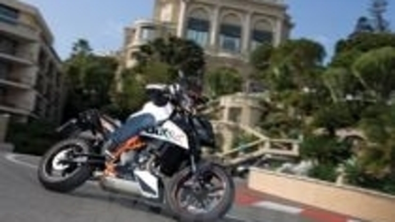 La KTM 690 Duke diventa R