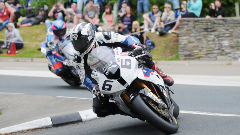 TT 2016, Michael Dunlop torna con BMW e Hawk racing