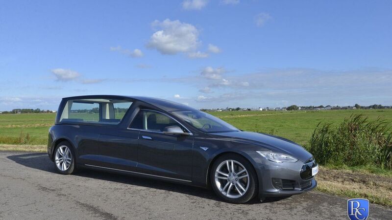 Tesla Model S carro funebre, per funerali &ldquo;ecofriendly&rdquo;