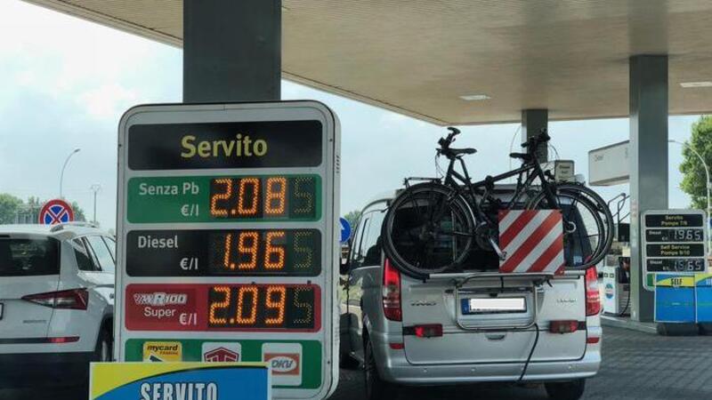 Carburanti: benzina sopra i 2 euro