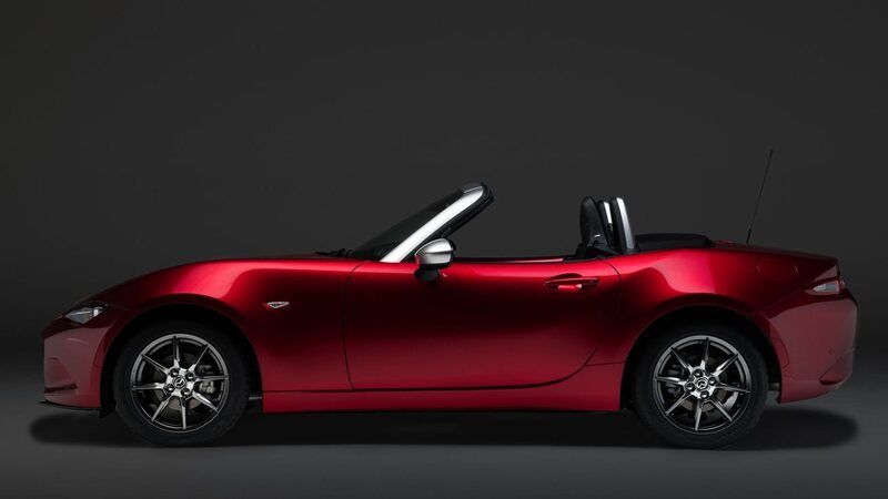 Mazda MX-5 Pollini Heritage: presentata a Milano, in vendita solo online