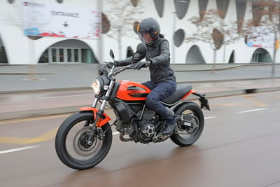 Ducati Scrambler Sixty2