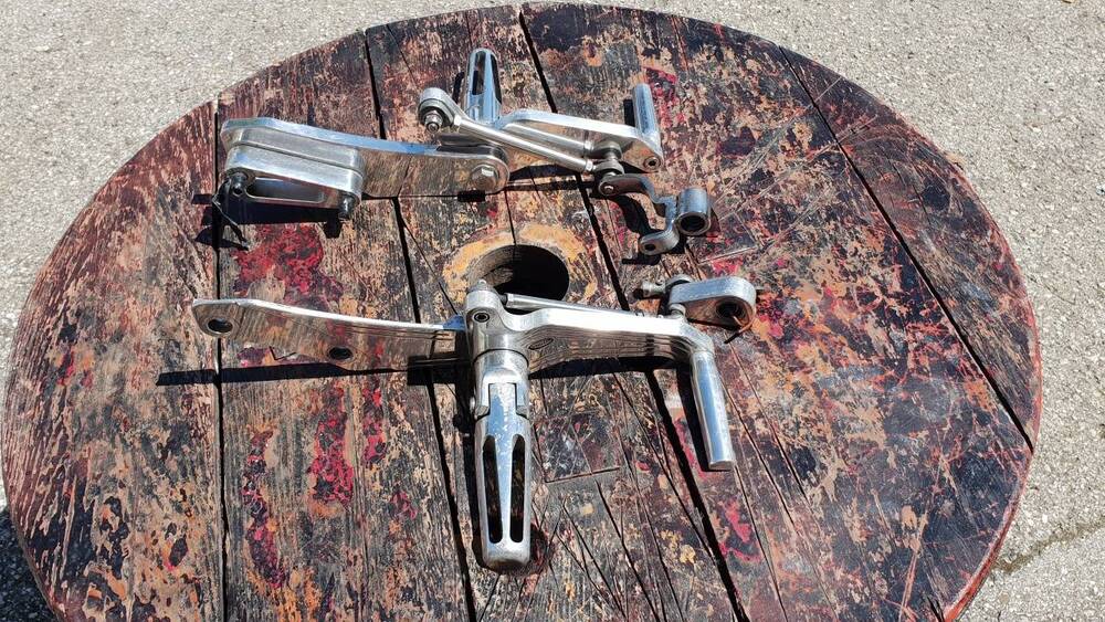 Pedane avanzate Rizoma per Honda Shadow 750