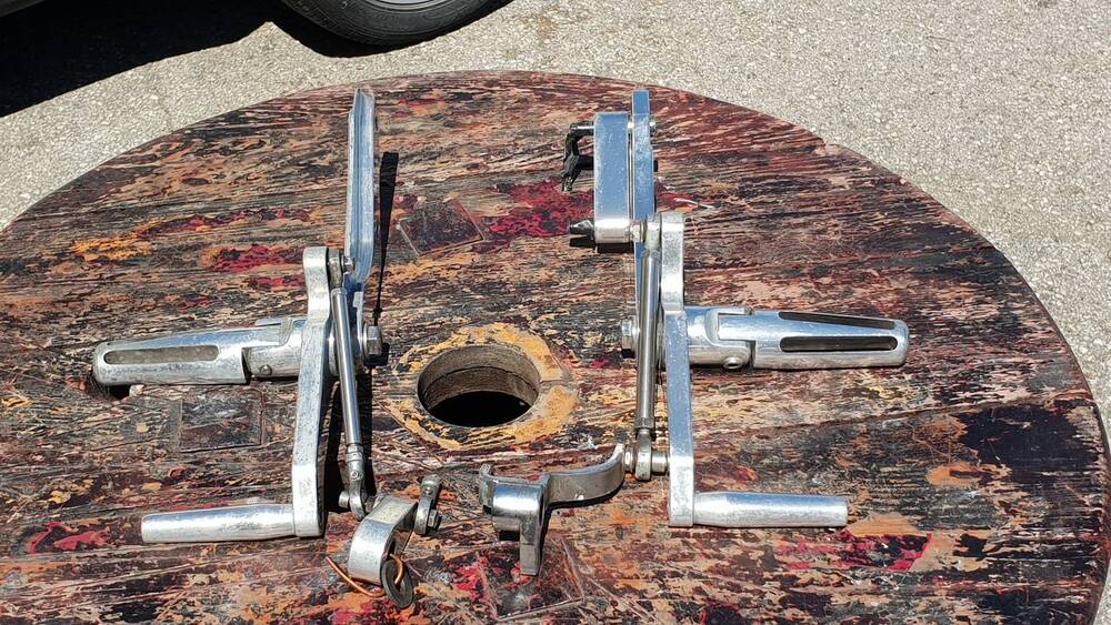 Pedane avanzate Rizoma per Honda Shadow 750 (2)