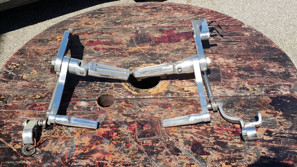 Pedane avanzate Rizoma per Honda Shadow 750 (4)