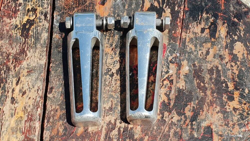 Pedane Passeggero Rizoma per Honda Shadow 750 (2)