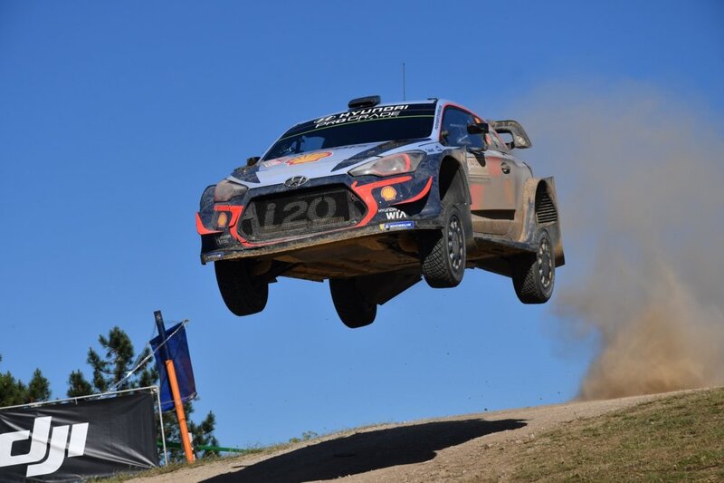 Neuville in azione nel Rally Sardegna